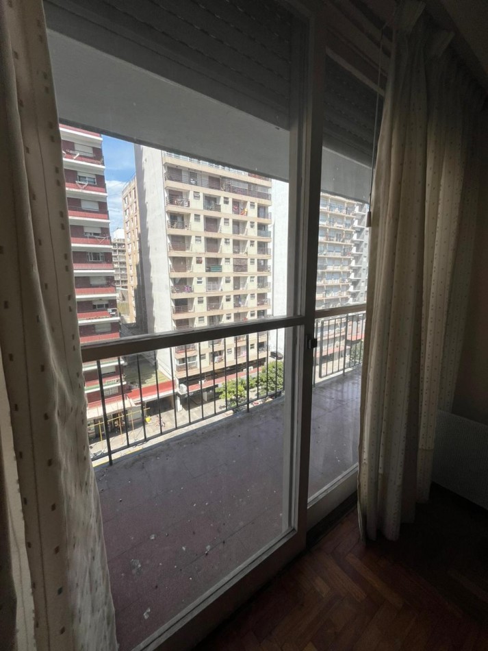 Departamento de dos ambientes con balcon corrido y vista al mar