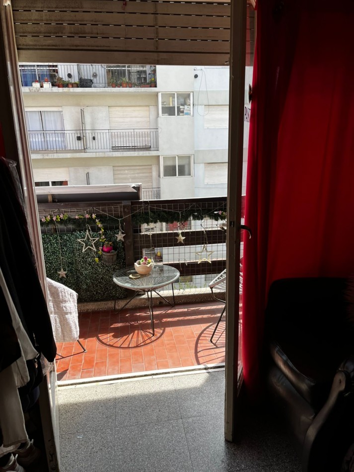 Espectacular departamento de tres ambientes con balcon a la calle en el macrocentro
