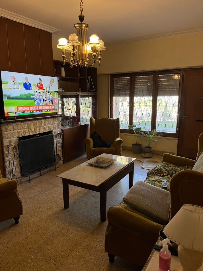 Espectacular Chalet de 5 ambientes en barrio San Carlos
