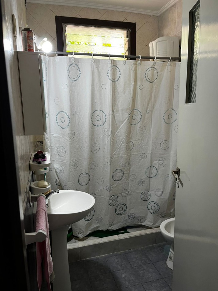 Departamento de 4 ambientes con balcon a la calle en zona privilegiada