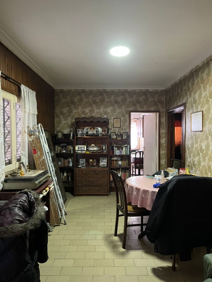 Casa de 4 ambientes en barrio San Jose ideal para reciclar 