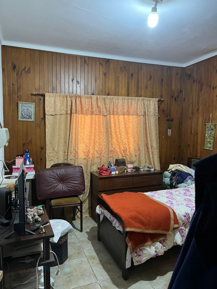 Casa de 4 ambientes en barrio San Jose ideal para reciclar 