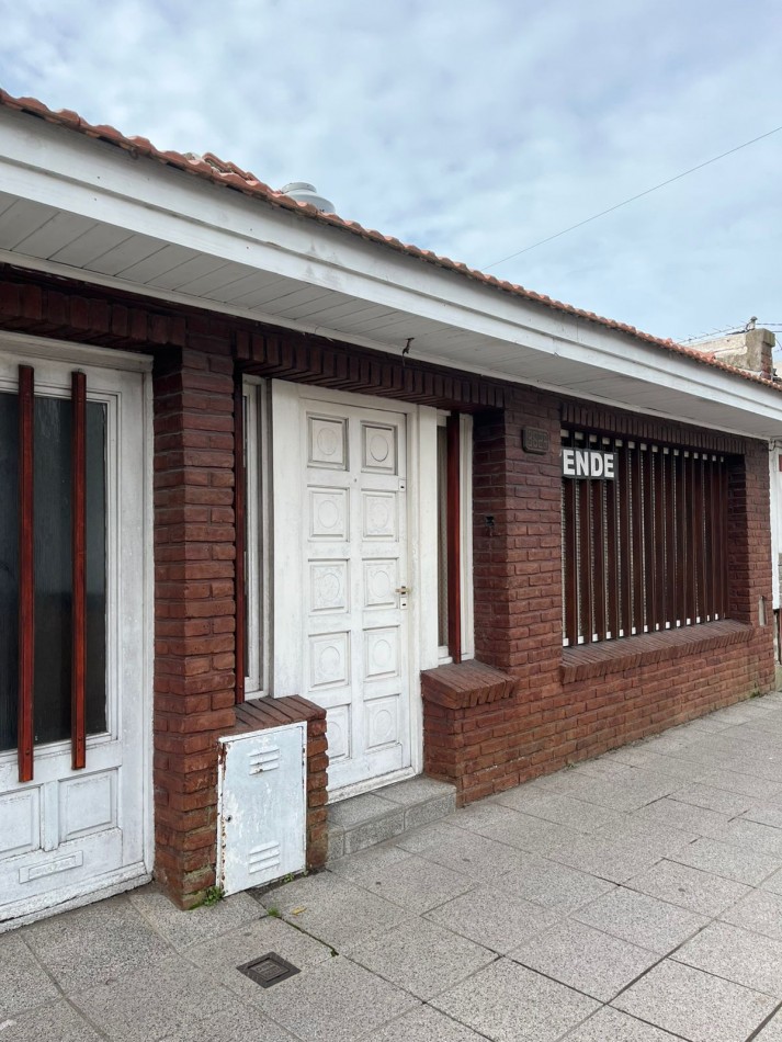 Casa de 4 ambientes en barrio San Jose ideal para reciclar 
