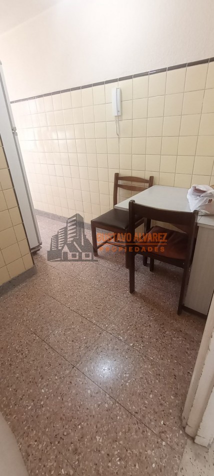 Departamento de dos ambientes con dependencia en el centro 