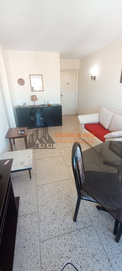 Departamento de dos ambientes con dependencia en el centro 
