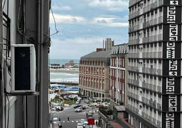 Oportunidad!!! departamento de dos ambientes con balcon y vista al mar en el centro