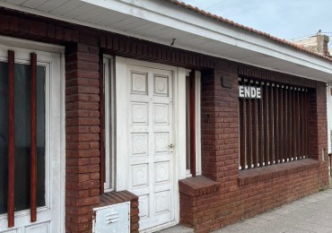 Casa de 4 ambientes en barrio San Jose ideal para reciclar 